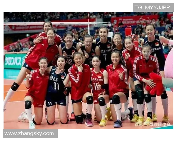 中国女排迎战塞尔维亚队全力争胜展现团队精神与竞技风采